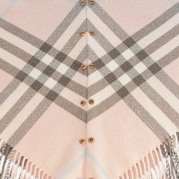Burberry Upcycled pale pink Novacheck cashmere and merino wool fringed poncho - Picture 5 of 7